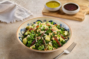 Avokadolu Kara (Kale & Avocado Salad)