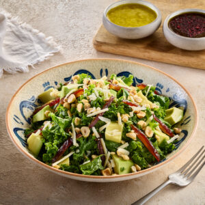 Avokadolu Kara (Kale & Avocado Salad)